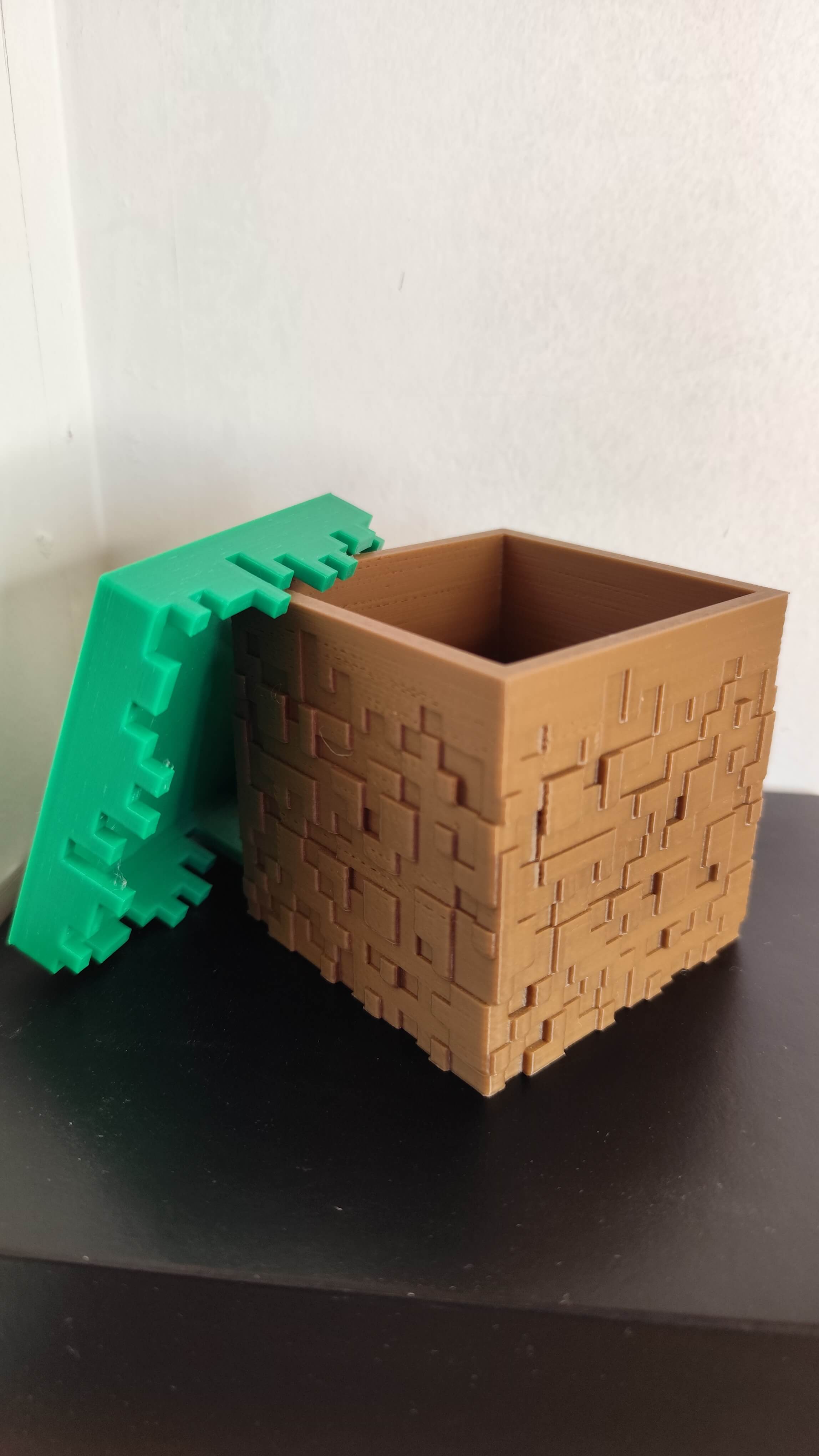 imagen de una impresion en 3D de caja cubo de Minecraft